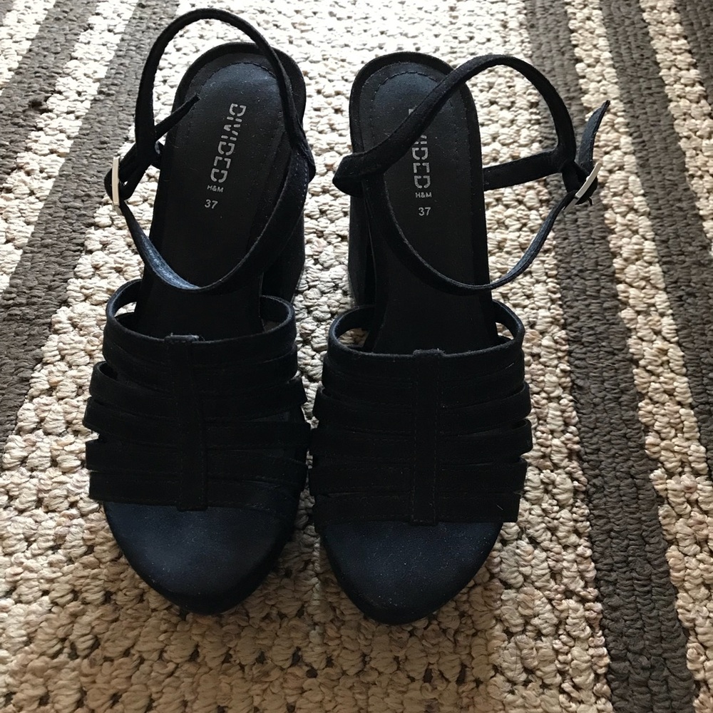 H&M black heels,size 7